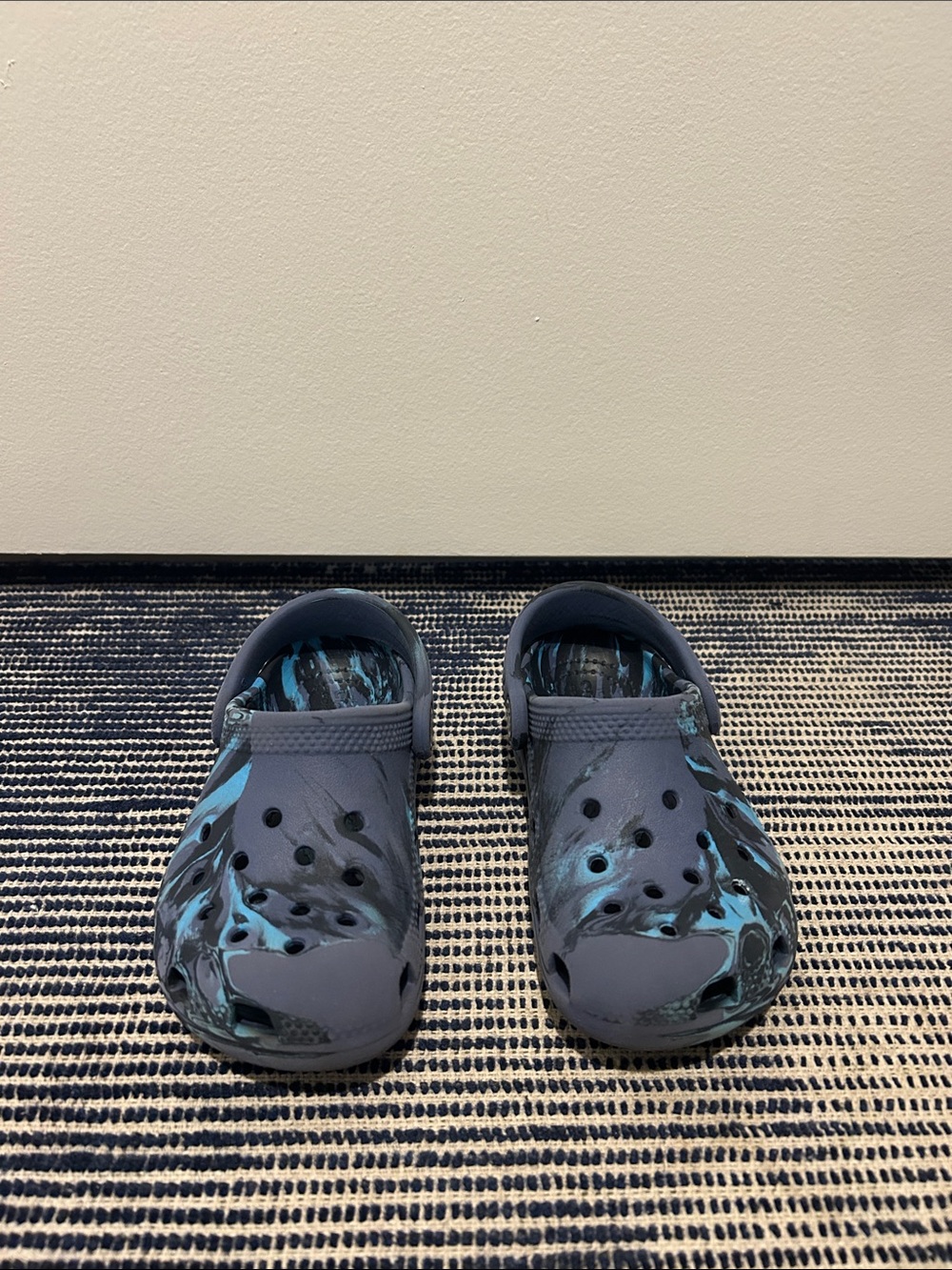 Crocs kids Blue and Teal Splash Clogs - Lightweight Comfort